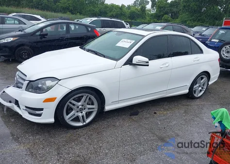 2013 Mercedes-Benz C 300 Luxury 4Matic/Sport 4Matic из США, поврежденный, VIN WDDGF8AB7DR276047